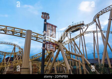 Achterbahnfahrt im Paultons Park Stockfoto