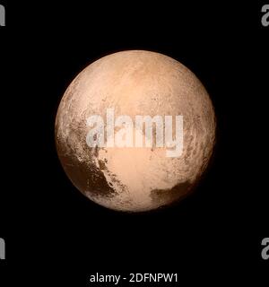 PLUTO, SOL-SYSTEM - 13. Juli 2015 - Pluto fast füllt den Rahmen in diesem Bild aus der Long Range Reconnaissance Imager (LORRI) an Bord NASAâ €™s New Ho Stockfoto