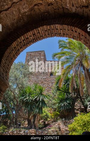 Arab architektonischen Stil Tür in der Alcazaba, eine palastartige Festung aus der islamischen Zeit des 11. Jahrhunderts in Malaga, Costa del gebaut Stockfoto