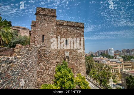 Von der Alcazaba von Malaga, einer befestigten Zitadelle aus der islamischen Zeit des 11. Jahrhunderts, können Sie einen herrlichen Blick auf die Stadt Malaga, Cos, genießen Stockfoto