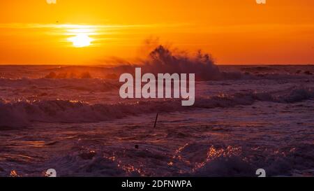 Passetto Strand in Ancona, in einem Herbst Sonnenaufgang Stockfoto