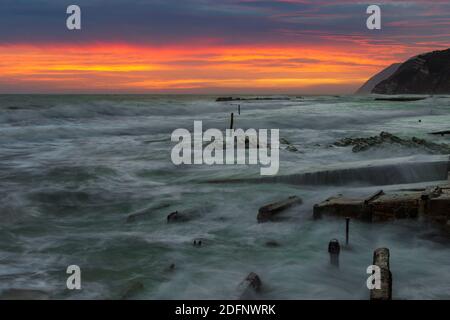 Passetto Strand in Ancona, in einem Herbst Sonnenaufgang Stockfoto