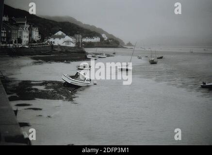 Black and White Boats in Aberdyfi Harbour Wales Stockfoto