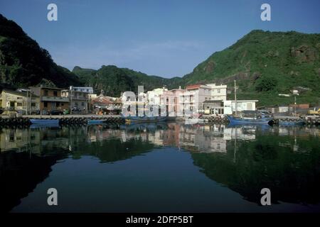 Das Fischerdorf Fulung am Pazifischen Ozean im Norden Taiwans von Ost-Aasia. Taiwan, Taipeh, Mai 2001 Stockfoto