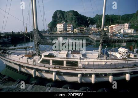 Das Fischerdorf Fulung am Pazifischen Ozean im Norden Taiwans von Ost-Aasia. Taiwan, Taipeh, Mai 2001 Stockfoto