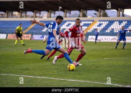 Pagani, Italien. Dezember 2020. Serie C 2020/2021 MeisterschaftMatchday 14 - Gruppe C Dritter Sieg in Folge für Bari und immer mit klarem Blatt: Das Spiel gegen Paganese endet 1-0 für die rot-weiß in Erwartung des 14. Spieltag der Serie C. Paganese gegen Bari 0 - 1 Marco Schiavino (23) Paganese Calcio 1926 und Valerio Di Cesare (6) SSC Bari (Foto von Alessandro Barone/Pacific Press) Kredit: Pacific Press Media Production Corp./Alamy Live News Stockfoto