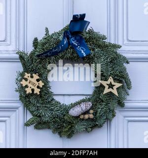 Edinburgh, Großbritannien. 06. Dezember 2020 im Bild: Eine Auswahl von Weihnachtskränzen an den Türen der Georgian New Town in Edinburgh. Kredit: Rich Dyson/Alamy Live Nachrichten Stockfoto