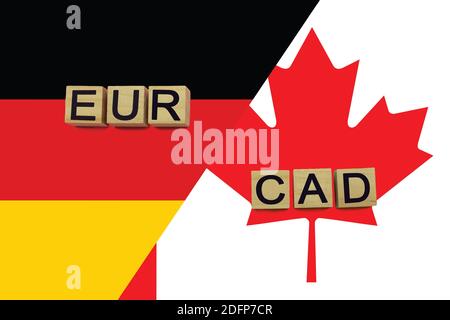 Deutschland und Kanada Währungen Codes auf nationalen Flaggen Hintergrund. Internationales Geldtransferkonzept Stockfoto