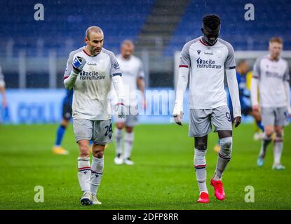 Rodrigo Palacio von Bologna FC und Musa Barrow von Bologna FC während der Serie A 2020/21 Fußballspiel zwischen FC Internazionale/LM Stockfoto