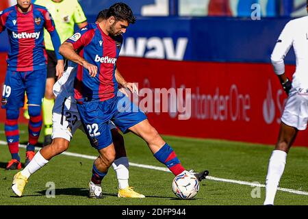 VALENCIA, SPANIEN - 5. DEZEMBER: Cucho Hernandez von Getafe, Gonzalo Melero von Levante während des La Liga Santander Spiels zwischen Levante UD und Getafe CF Stockfoto