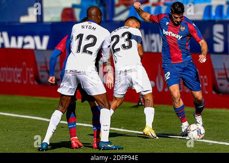 VALENCIA, SPANIEN - 5. DEZEMBER: Allan Nyom von Getafe, Cucho Hernandez von Getafe, Gonzalo Melero von Levante während des La Liga Santander Spiels zwischen Le Stockfoto