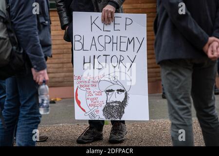 Unterstützer von Tommy Robinson versammeln sich Speakers' Corner im Hyde Park unter Polizeiaufsicht. London, Großbritannien. Stockfoto