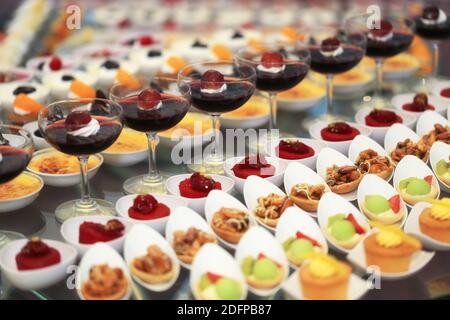 Verschiedene Cocktails ein schönes, stilvolles Essen Stockfoto