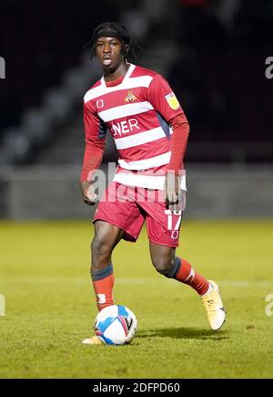 Taylor Richards von Doncaster Rovers während des Sky Bet League One Matches im PTS Academy Stadium, Northampton. Stockfoto