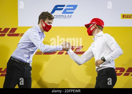 Ilott Callum (gbr), Uni-Virtuosi, Dallara F2 2018, Schumacher Mick (ger), Prema Racing, Dallara F2 2018, Portrait, Ambiente während der F2 &amp; F3 Preisverleihung der Saison 2020, 6. Dezember 2020 auf dem Bahrain International Circuit, in Sakhir, Bahrain - Foto Florent Gooden / DPPI / LM Stockfoto