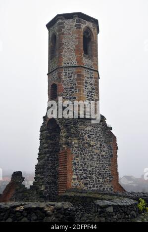 Die Ruinen der gotischen Kirche von Kisnána Burg, Kisnána, Heves Grafschaft, Ungarn, Magyarország, Europa Stockfoto