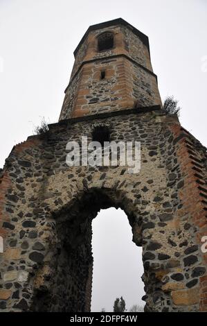 Die Ruinen der gotischen Kirche von Kisnána Burg, Kisnána, Heves Grafschaft, Ungarn, Magyarország, Europa Stockfoto