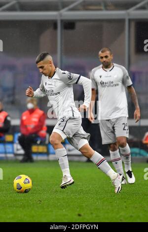 Mailand, Italien. Dezember 2020. Nicolas Dominguez (8) von Bologna gesehen in der Serie EIN Spiel zwischen Inter Mailand und Bologna in San Siro in Mailand. (Foto Kredit: Gonzales Foto/Alamy Live News Stockfoto