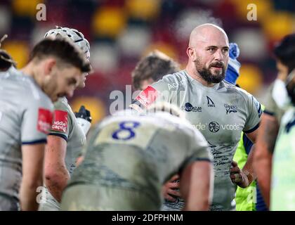 Brentford Community Stadium, London, Großbritannien. Dezember 2020. Gallagher Premiership Rugby, London Irish gegen Sale Sharks; Jake Cooper-woolley von Sale Sharks im Gespräch mit seinem Team Kredit: Action Plus Sports/Alamy Live News Stockfoto