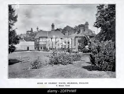 Antikes Vintage-Foto vom Haus des Naturforschers Gilbert White in Selbourne, Hampshire, England. Der Fotograf war Frank Mason Good. Stockfoto