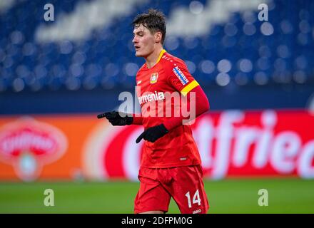 Gelsenkirchen, Deutschland. Dezember 2020. Fußball: Bundesliga, FC Schalke 04 - Bayer Leverkusen, 10. Spieltag in der Veltins Arena. Leverkusens Torschütze Patrik Schick jubelte über das 0:3. Quelle: Guido Kirchner/dpa - WICHTIGER HINWEIS: Gemäß den Bestimmungen der DFL Deutsche Fußball Liga und des DFB Deutscher Fußball-Bund ist es untersagt, im Stadion und/oder aus dem Spiel aufgenommene Aufnahmen in Form von Sequenzbildern und/oder videoähnlichen Fotoserien zu nutzen oder auszunutzen./dpa/Alamy Live News Stockfoto