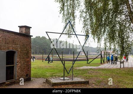 Sztutowo, Polen - 5. September 2020: Der symbolische Davidstern neben der Gaskammer im ehemaligen Konzentrationslager Nazi-Deutschland, Stutthof, Polen Stockfoto