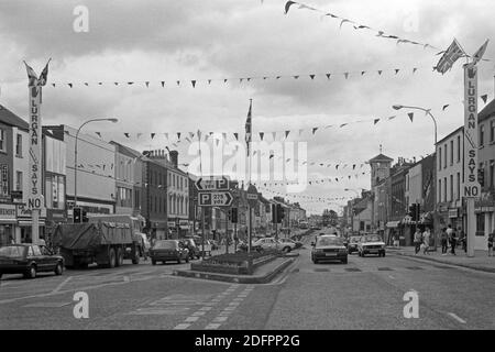 Lurgan-Still-Says-no-Banner im Ortszentrum. historische Aufnahme, Juli 1986, Lurgan, County Armagh, Nordirland Lurgan Still Says No Banner in the town Centre, July 1986, Lurgan, County Armagh, Northern Ireland Stockfoto