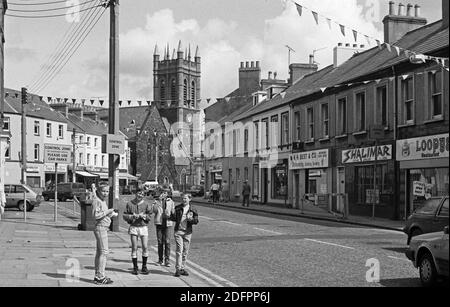 Stadtzentrum mit St. Mark's Church of Ireland, August 1986, Portadown, County Armagh, Nordirland Stockfoto