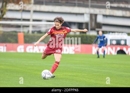 Rom, Italien. Dezember 2020. Rom, Italien, Tre Fontane Stadion, Dezember 06, 2020, Manuela Giugliano als Roma während AS Roma vs Florentia San Gimignano - Italienische Fußball Serie A Frauen Spiel Kredit: Simona Scarano/LPS/ZUMA Wire/Alamy Live News Stockfoto