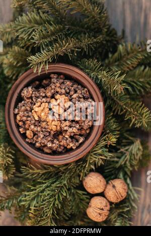 Kutia Porridge aus dem vollen Korn von Weizen, Gerste, selten Hirse oder Reis mit Zusatz von Honig oder Zucker. Traditionelle slawischen Urlaub Weihnachten di Stockfoto