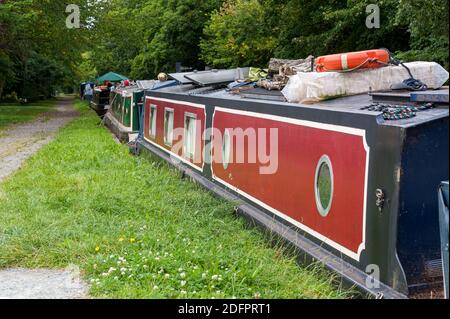 Wasserstraße nach Pontcysyllte Aqueduct, führt Wasser des Llangollen Kanals über den Fluss Dee im Tal von Llangollen im Nordosten von Wales. VEREINIGTES KÖNIGREICH Stockfoto