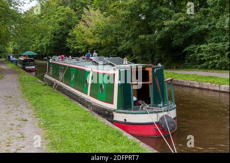 Wasserstraße nach Pontcysyllte Aqueduct, führt Wasser des Llangollen Kanals über den Fluss Dee im Tal von Llangollen im Nordosten von Wales. VEREINIGTES KÖNIGREICH Stockfoto