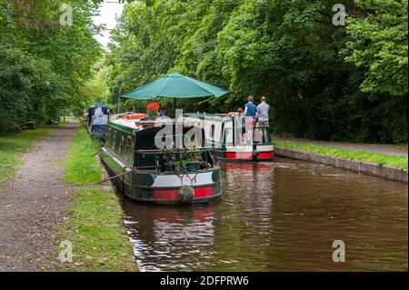 Wasserstraße nach Pontcysyllte Aqueduct, führt Wasser des Llangollen Kanals über den Fluss Dee im Tal von Llangollen im Nordosten von Wales. VEREINIGTES KÖNIGREICH Stockfoto