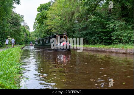 Wasserstraße nach Pontcysyllte Aqueduct, führt Wasser des Llangollen Kanals über den Fluss Dee im Tal von Llangollen im Nordosten von Wales. VEREINIGTES KÖNIGREICH Stockfoto