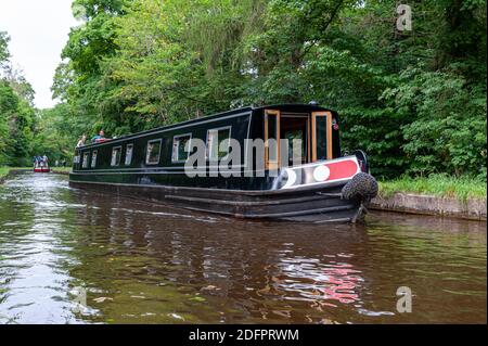 Wasserstraße nach Pontcysyllte Aqueduct, führt Wasser des Llangollen Kanals über den Fluss Dee im Tal von Llangollen im Nordosten von Wales. VEREINIGTES KÖNIGREICH Stockfoto