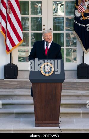 Washington, Vereinigte Staaten Von Amerika. November 2020. Präsident Donald J. Trump hält Bemerkungen während der nationalen Danksagungszeremonie in der Türkei am Dienstag, den 24. November 2020, im Rosengarten des Weißen Hauses. Personen: Präsident Donald Trump Kredit: Storms Media Group/Alamy Live News Stockfoto