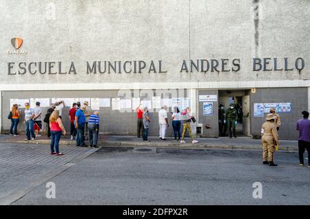 Wahlzentren, mit knapper Beteiligung ist das Hauptmerkmal der Parlamentswahlen von Nicolas Maduro Regierung, wo die meisten der Stockfoto