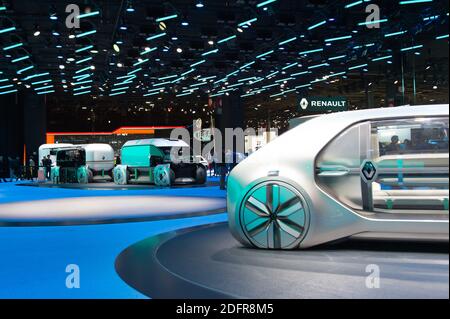 Renault EZ-GO und EZ-pro Concept während der Pariser Automobilausstellung 2018, bekannt als Mondial de l'Automobile, die am 2. Oktober 2018 im Messezentrum Porte de Versailles in Paris, Frankreich, stattfand. Foto von Nicolas Genin/ABACAPRESS.COM Stockfoto