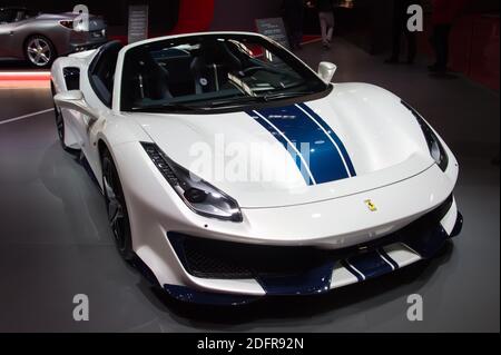 Ferrari 488 Pista Spider während des Pariser Automobilsalon 2018, bekannt als Mondial de l'Automobile, der am 2. Oktober 2018 im Ausstellungszentrum Porte de Versailles in Paris, Frankreich, stattfand. Foto von Nicolas Genin/ABACAPRESS.COM Stockfoto