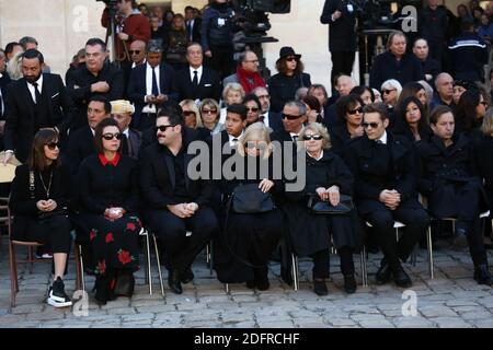 Charles Aznavour Familienmitglieder, darunter Enkelin Leila, seine Töchter Seda, seine Schwester Aida, seine Söhne Nicolas und Mischa während der nationalen Ehrung zu Ehren des französisch-armenischen Sängers Charles Aznavour, einem der berühmtesten Stars Frankreichs, Der im Alter von 94 Jahren am 5. Oktober 2018 im Innenhof des Hotel National des Invalides in Paris, Frankreich, starb. Foto von Hamilton/Pool/ABACAPRESS.COM Stockfoto