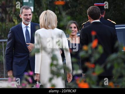 König Felipe von Spanien, Königin Letizia von Spanien, der französische Präsident Emmanuel Macron und seine Frau Brigitte Macron kommen am 05,2018. Oktober im Grand Palais an, um die Miro-Ausstellung in Paris zu besuchen. Foto von Christian Liewig/ABACAPRESS.COM Stockfoto