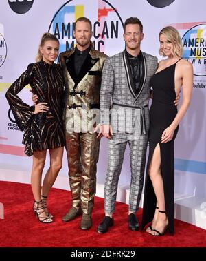Tyler Hubbard und Brian Kelley von Florida Georgia Line nehmen am 2018 9. Oktober 2018 an den American Music Awards im Microsoft Theater in Los Angeles, Kalifornien, Teil. Foto von Lionel Hahn/ABACAPRESS.COM Stockfoto