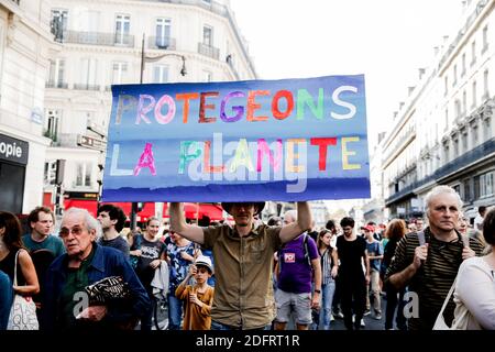 Globale Mobilisierung auf der Straße, um die Unterstützung der Bevölkerung für die Bekämpfung des Klimawandels und der globalen Erwärmung zu zeigen, am 13. Oktober 2018 in Paris, Frankreich. Foto von Marie-Paola Bertrand-Hillion/ABACAPRESS.COM Stockfoto