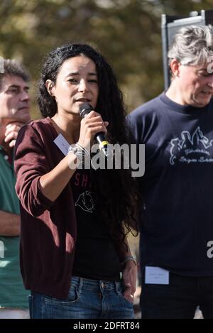 Lamya Essemlali, Präsident von Seashepper France, bei einer Demonstration, die auf Aufruf mehrerer Tierschutzgruppen organisiert wurde und mehrere hundert Menschen zusammenbrachte, um für das Jagdverbot in Frankreich zu demonstrieren. Paris, Frankreich, 13. Oktober 2018. Foto von Samuel Boivin / ABACAPRESS.COM Stockfoto