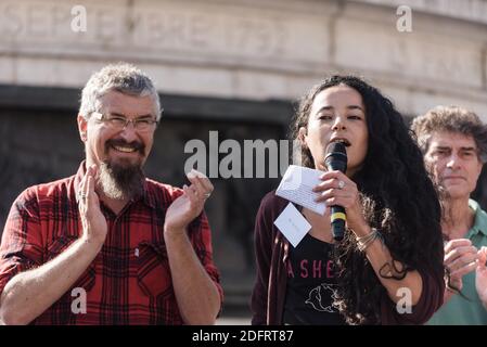 Lamya Essemlali, Präsident von Seashepper France, bei einer Demonstration, die auf Aufruf mehrerer Tierschutzgruppen organisiert wurde und mehrere hundert Menschen zusammenbrachte, um für das Jagdverbot in Frankreich zu demonstrieren. Paris, Frankreich, 13. Oktober 2018. Foto von Samuel Boivin / ABACAPRESS.COM Stockfoto