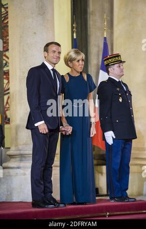 Der französische Präsident Emmanuel Macron (2. Dezember), seine Frau Brigitte Macron (L), der südkoreanische Präsident Moon Jae-in (2. R) und seine Frau Kim Jung-sook (R) posieren vor einem Staatsessen im Präsidentenpalast Elysee in Paris am 15. Oktober 2018. Foto von Eliot Blondt/ABACAPRESS.COM Stockfoto