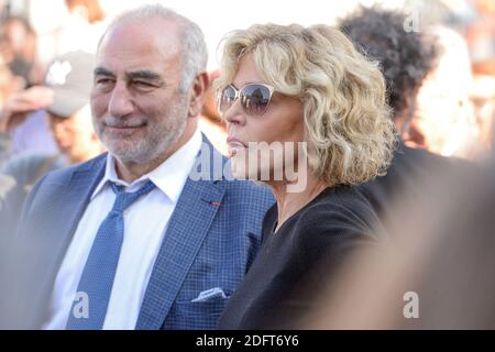 Der Bürgermeister von Lyon, Georges Kepenekian, und Jane Fonda, die am 20. Oktober 2018 beim 10. Lumiere Festival in Lyon, Frankreich, an der Reenactment des ersten Filmes teilgenommen haben, der jemals gedreht wurde. Foto von Julien Reynaud/APS-Medias/ABACAPRESS.COM Stockfoto