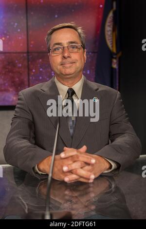 Mike McAleenan, Wetterbeauftragter der US-Luftwaffe, spricht während des Pre-Launch Mission Briefing für den Start des NASA Transitioning Exoplanet Survey Satellite (TESS) im Kennedy Space Center Press Site Auditorium am 15. April 2018 in Cape Canaveral, Florida. Stockfoto