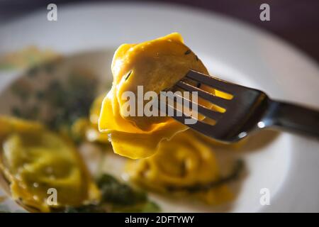 Hausgemachte Italienische Tortellini Stockfoto