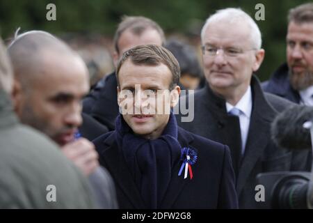 Bundeskanzler und französischer Präsident Emmanuel Macron gedenken des Endes des Ersten Weltkriegs vor 100 Jahren auf der Lichtung von Rethondes (der Waffenstillstandsglade) in der Nähe der nordfranzösischen Stadt Compiegne am 10. November 2018. Der Waffenstillstand wurde am 11. November 1918 in einem umgebauten Speisewagen auf der Lichtung unterzeichnet. Das Denkmal befindet sich auf dieser Stelle. Foto von Francois Loock/ABACAPRESS.COM Stockfoto